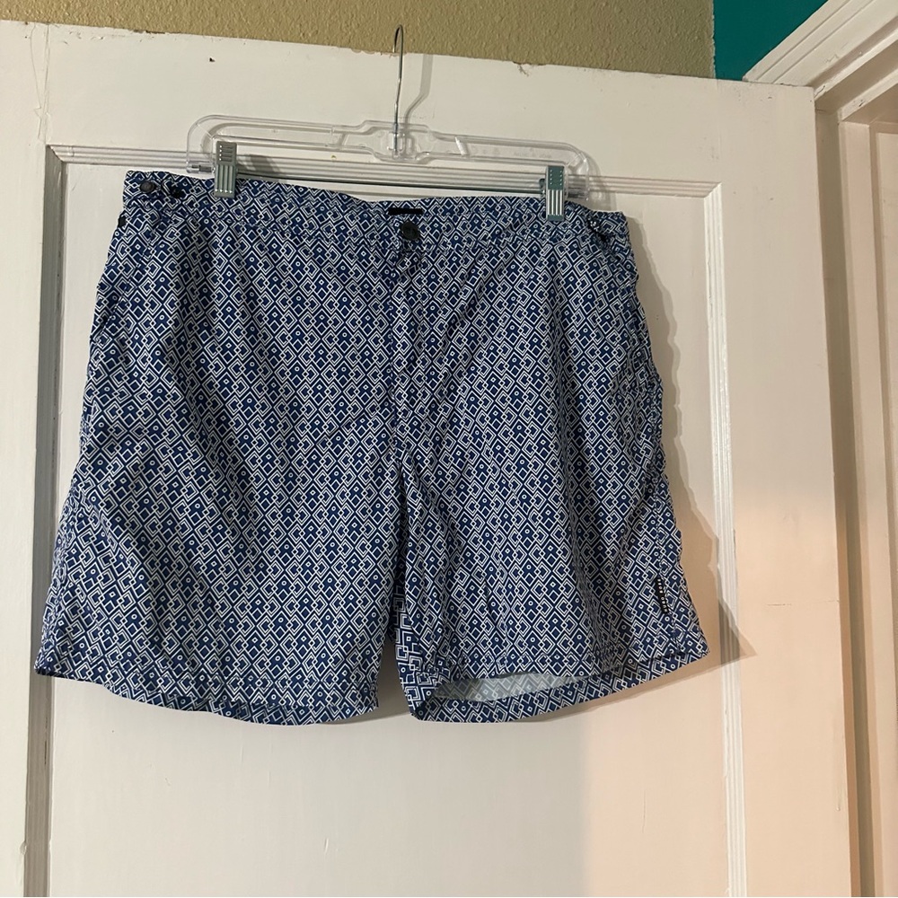 Hugo boss short size L